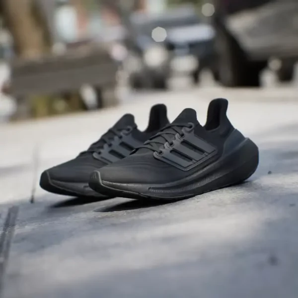 Ultraboost_Light_Shoes_Black_GZ5166_HM6.webp